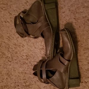 TRIPPEN GERMAN STRAPPY ANKLE SHOES Sz 38. All sales final.